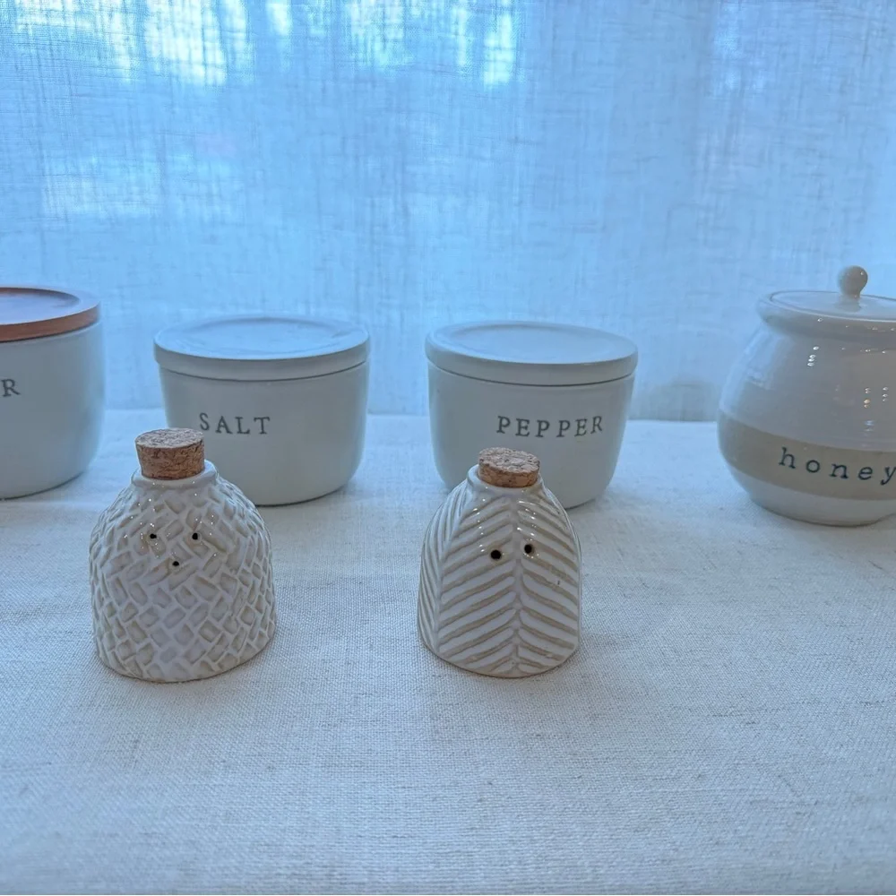 Full set of kitchen items - Picture 2 of 11